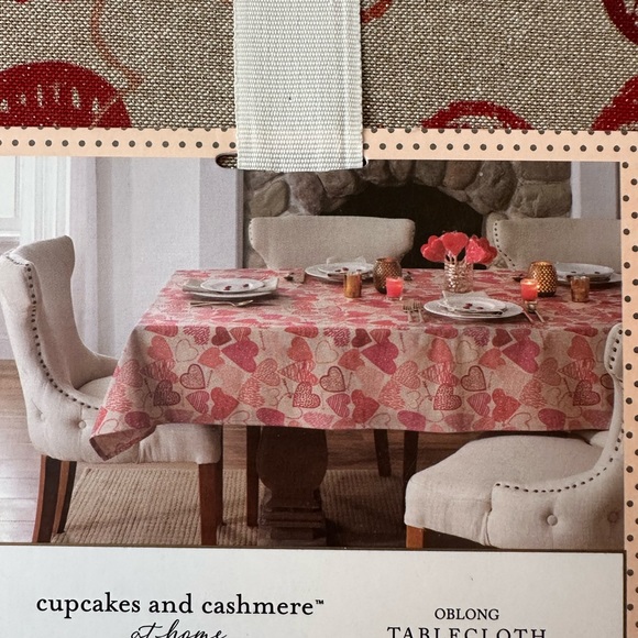 Cupcakes and Cashmere Table Cloth Hearts Adorable Valentines Romantic Fun - Picture 3 of 6